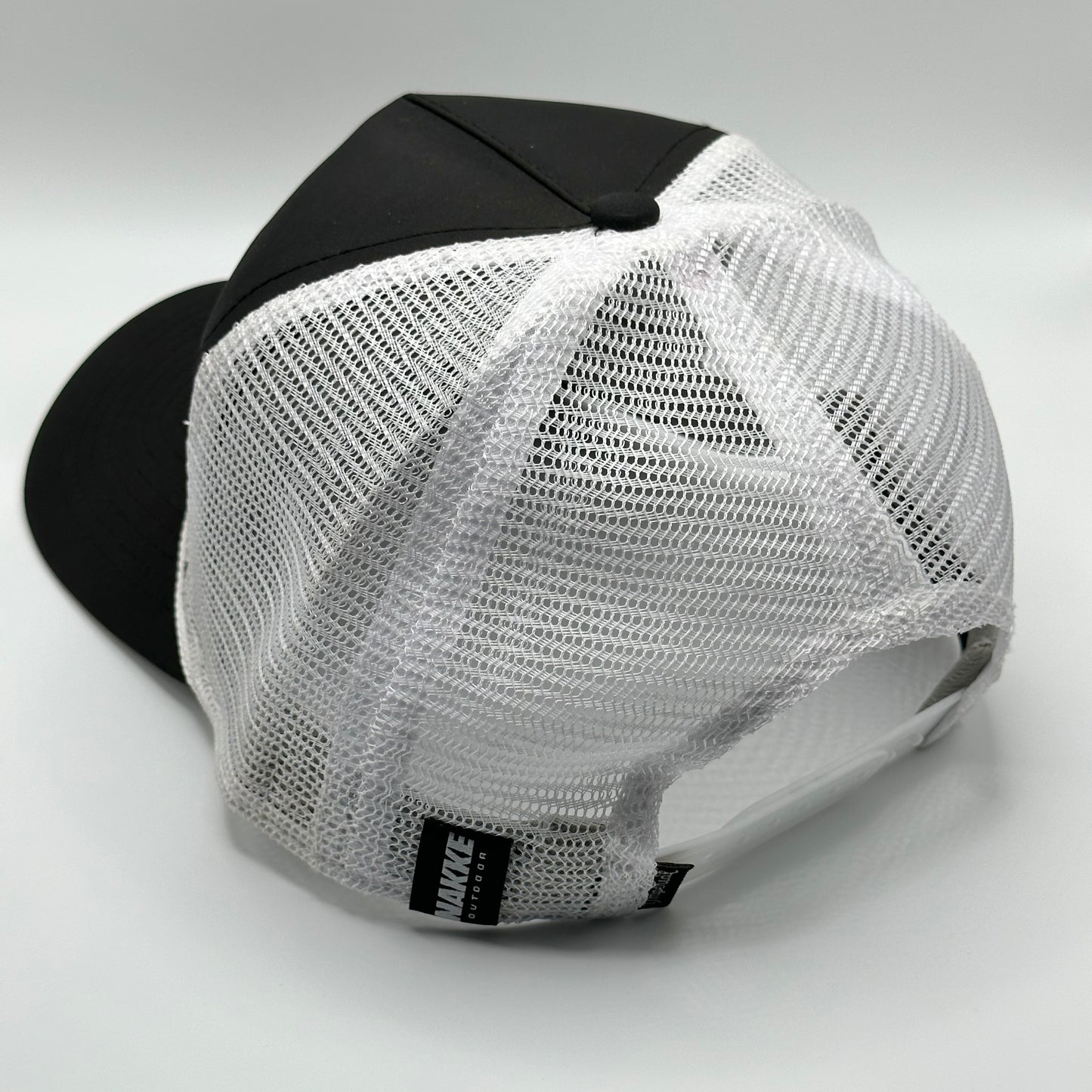 Black and white mesh back. 5 panel retro fit snapback