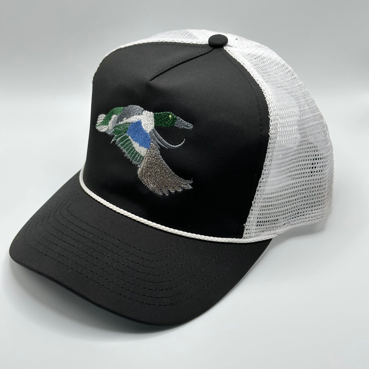 Black and white mesh back. 5 panel retro fit snapback