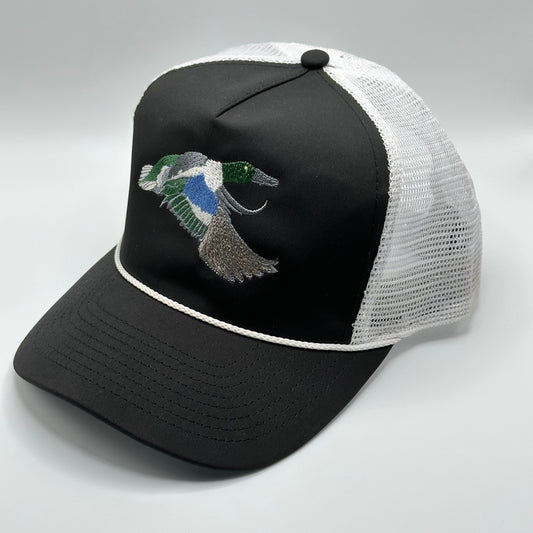 Black and white mesh back. 5 panel retro fit snapback
